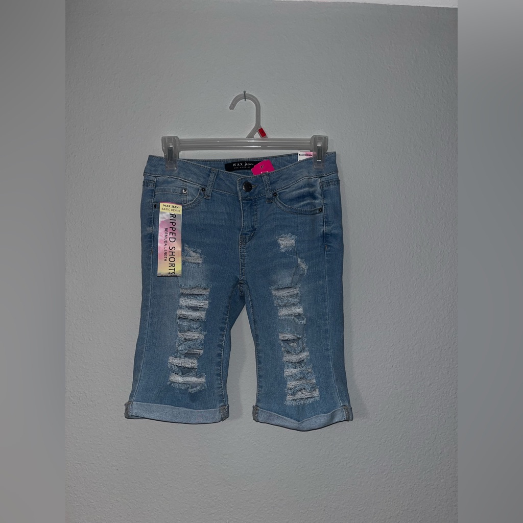Basic Denim’s Bermuda Small